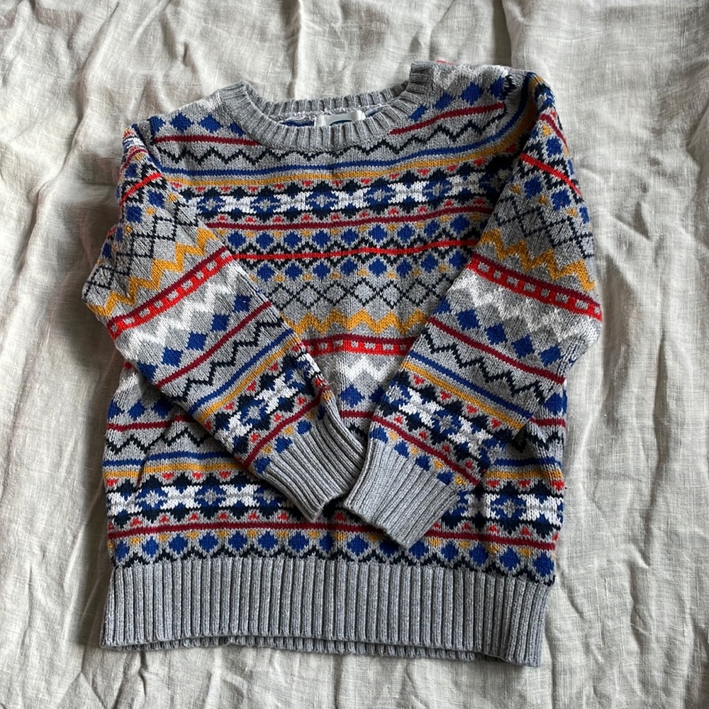 Kids’ Old Navy sweater, 5T. Excellent, like new condition.